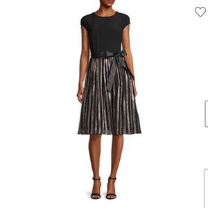 R & K Originals Short Sleeve Fit & Flare Dress